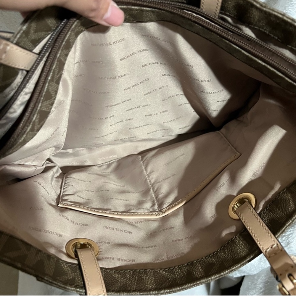 Michael Kors Jet Set Logo Tote Mocha - Picture 12 of 16